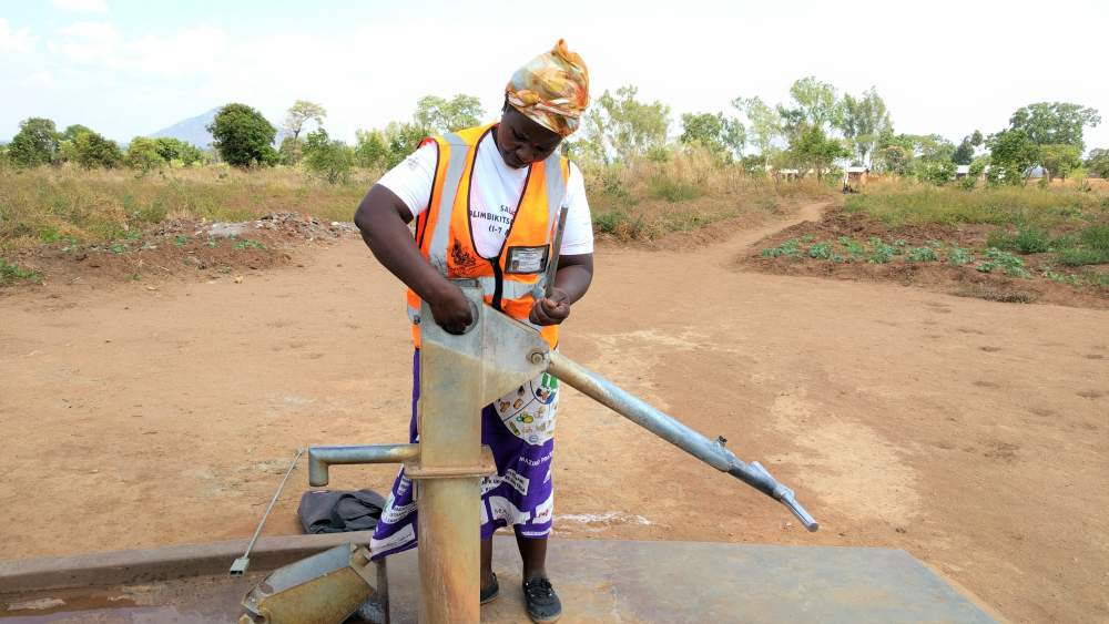 Maria fixing a pump in Malawi, picture courtesy of Pump Aid. 