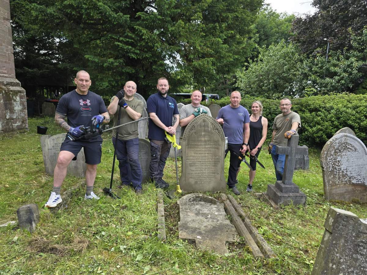 <p><strong>SAFENet grave cleaning</strong><br><span style=