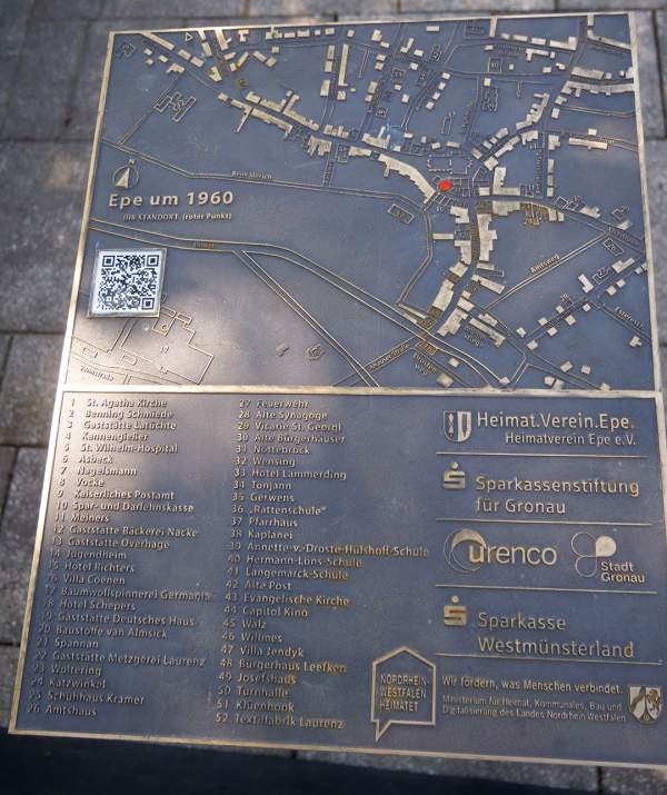 <p>Official unveiling of the bronze town model in Gronau-Epe, attended by official representatives from the city, district, and state, with financial support from Urenco.</p>